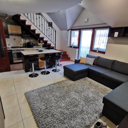 Galery Apartman Дьюла Екстер'єр фото