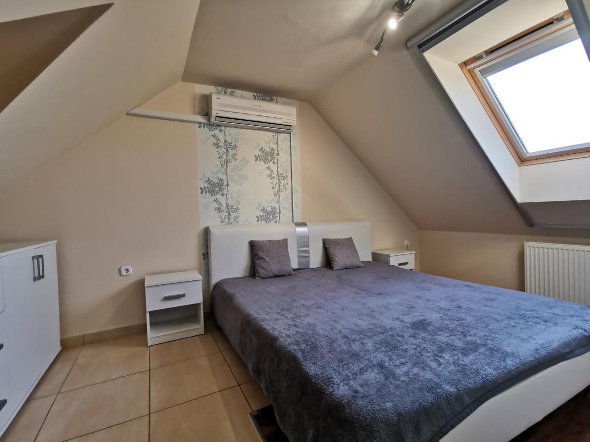 Galery Apartman Дьюла Екстер'єр фото
