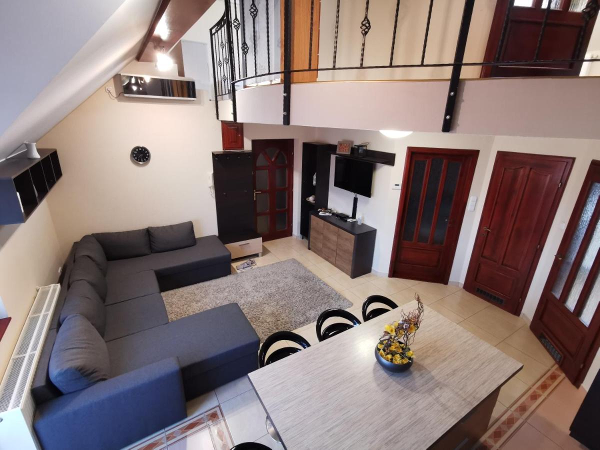 Galery Apartman Дьюла Екстер'єр фото