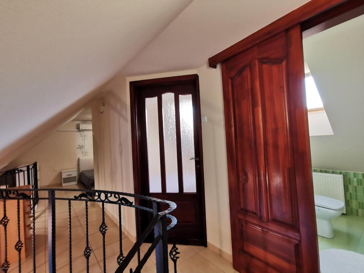 Galery Apartman Дьюла Екстер'єр фото