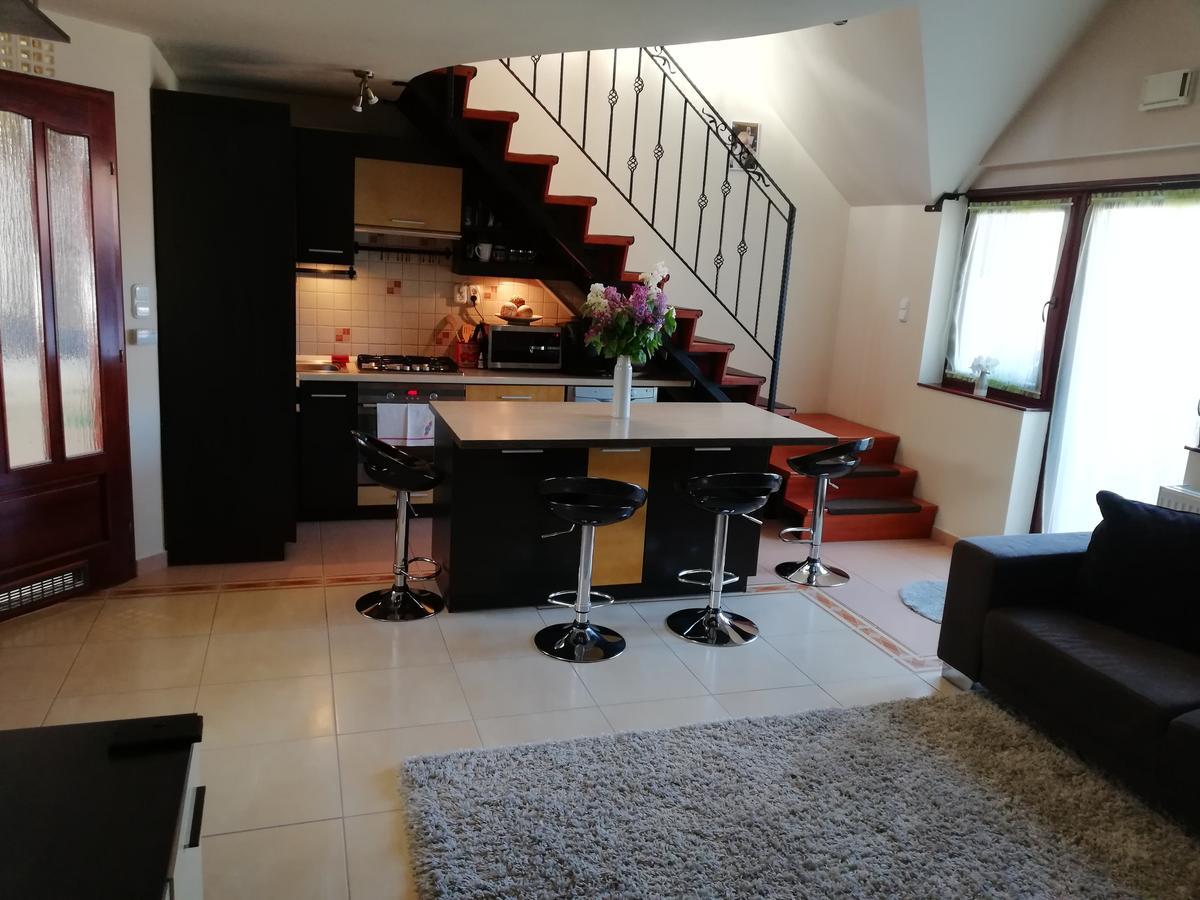 Galery Apartman Дьюла Екстер'єр фото